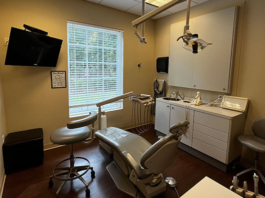 Dentist in Grayson